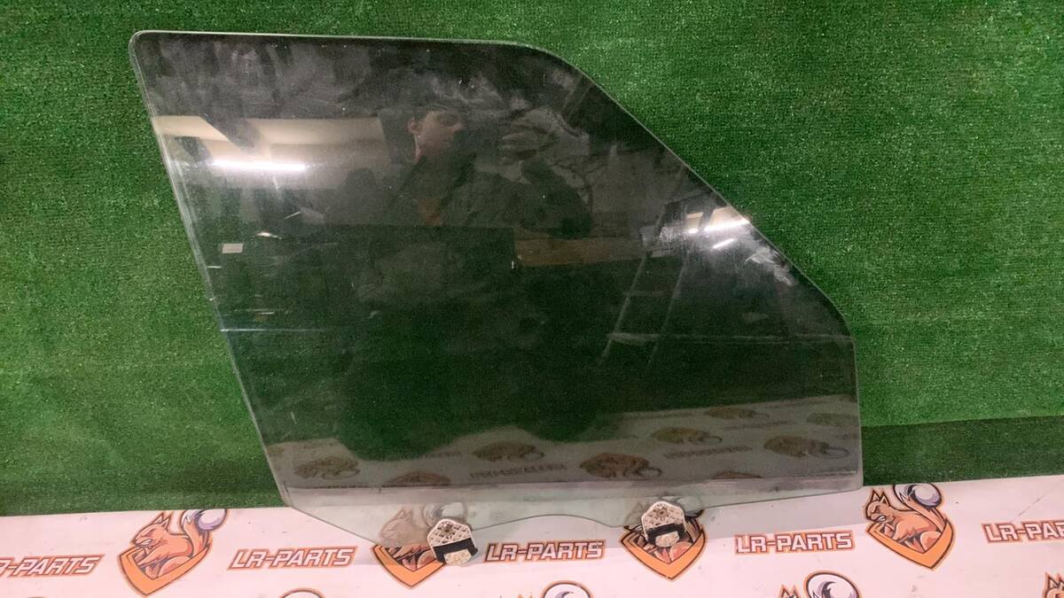 LR040916 Front right door glass Land Rover Discovery 4 L319 (2009-2016) used